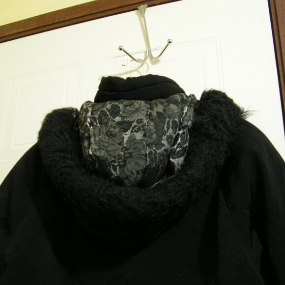 BLACK HOODED WARM WINTER COAT M - Picture 2 of 3
